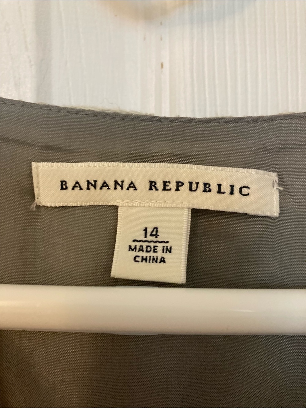 Banana Republic GrayLace-Print V-Neck Top - Picture 4 of 4